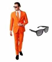 Oranje heren kostuum maat 54 2xl met gratis zonnebril
